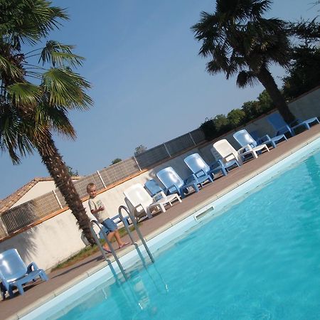 Le Clos Fleuri Hotel Médis Екстериор снимка