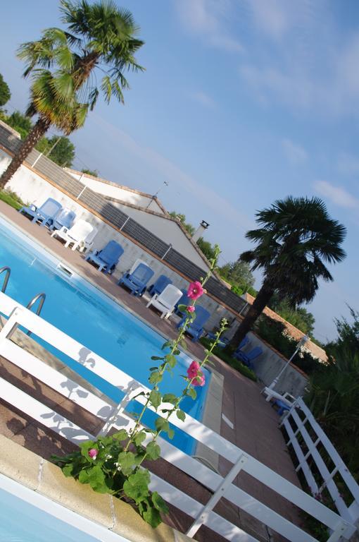 Le Clos Fleuri Hotel Médis Екстериор снимка