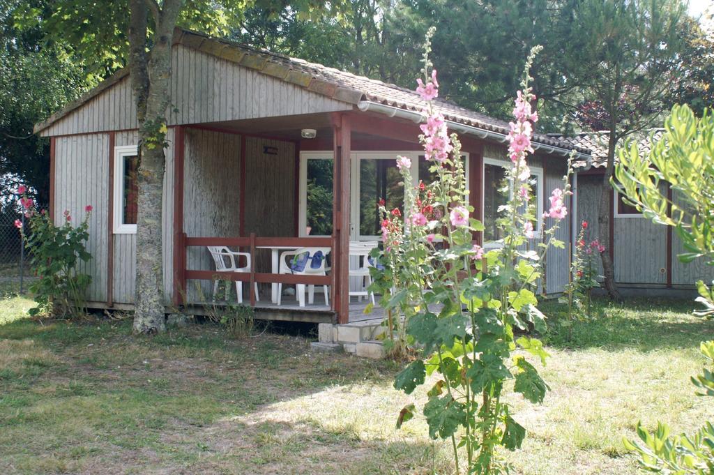 Le Clos Fleuri Hotel Médis Стая снимка
