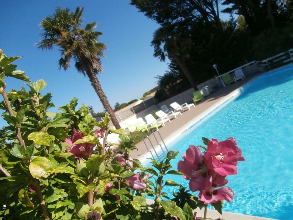 Le Clos Fleuri Hotel Médis Екстериор снимка